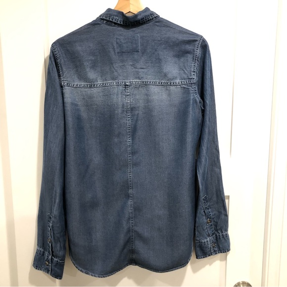 Abercrombie & Finch blue long sleeve button up collar top. Size Small. - Picture 6 of 9